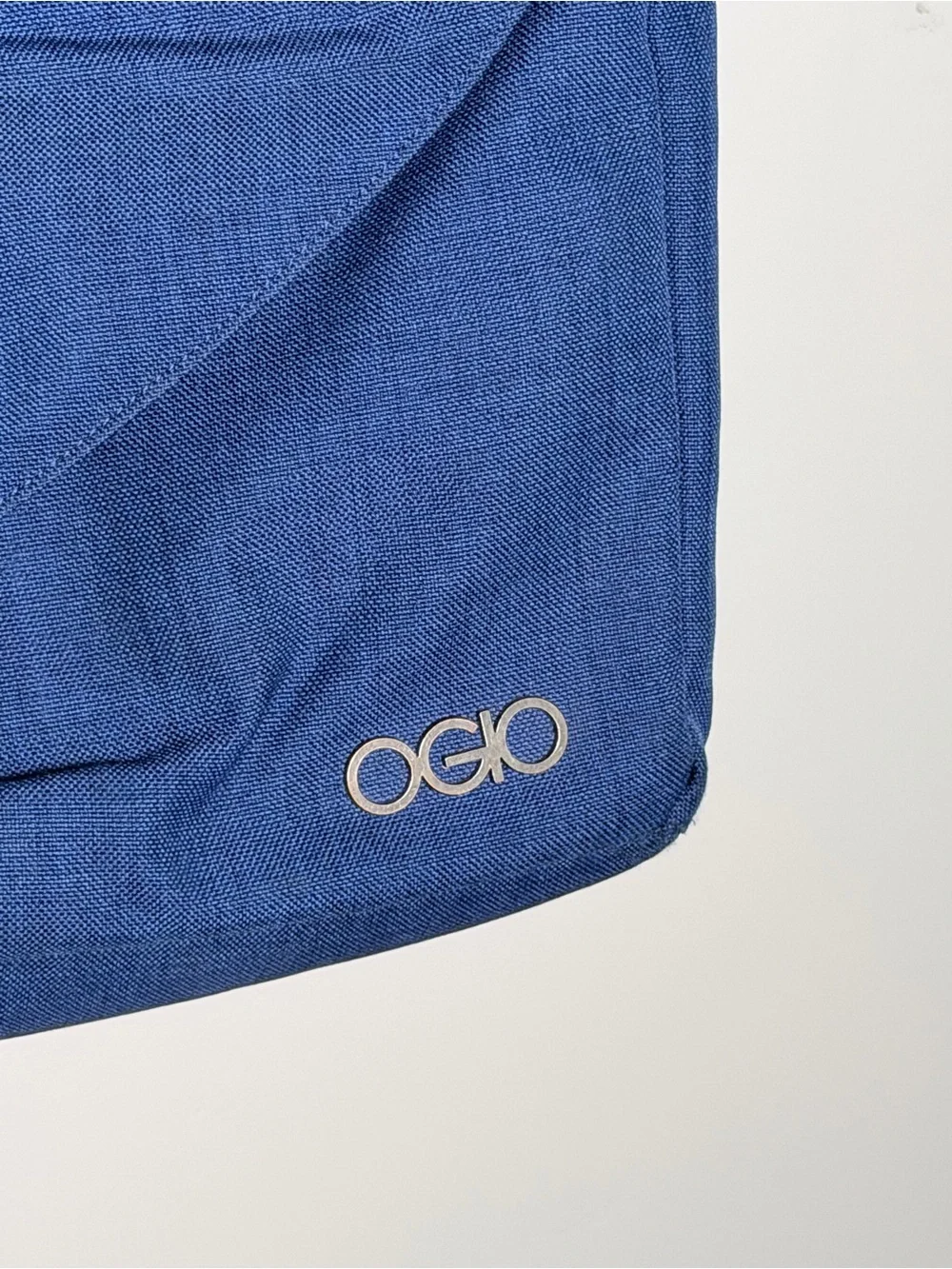 OGIO compact crossbody